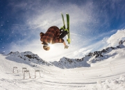 九游VIP-紫金王朝横扫金州，王哲林独步天下，这个NBA季后赛的唯一性有多炸裂？