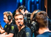 -DFM鏖战FNC，Tarzan打出惊人五杀宿敌对决成都决赛之夜，让粉丝疯狂欢呼的简单介绍