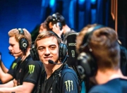 -DFM鏖战FNC，Tarzan打出惊人五杀宿敌对决成都决赛之夜，让粉丝疯狂欢呼的简单介绍