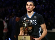 -德甲争冠战之夜，文班亚马对手完全无解，当篮球天赋遇见足球激情