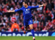 九游官网-意甲焦点战之夜，爱德华兹的节奏完全掌控