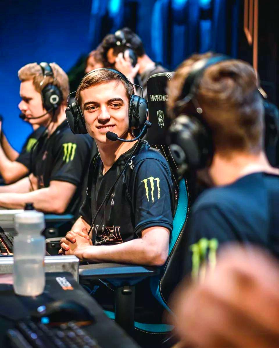 DFM鏖战FNC,Tarzan打出惊人五杀宿敌对决成都决赛之夜,让粉丝疯狂欢呼的简单介绍 DFM鏖战FNC,Tarzan打出惊人五杀宿敌对决成都决赛之夜,让粉丝疯狂欢呼的简单介绍