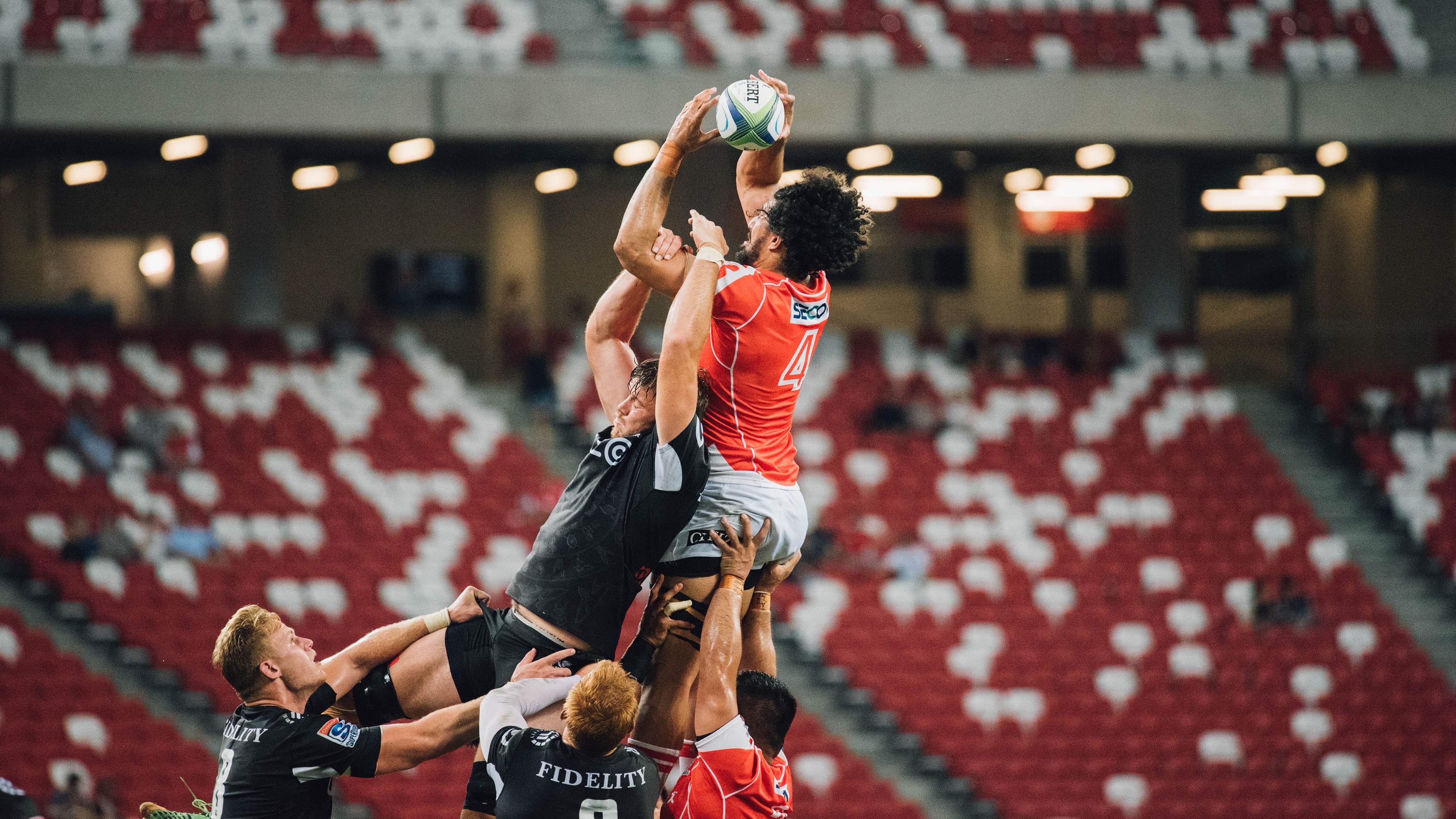 橙色风暴横扫银石，雷诺动力重塑F1格局，维斯塔潘的封神之战让阿斯顿马丁黯然失色